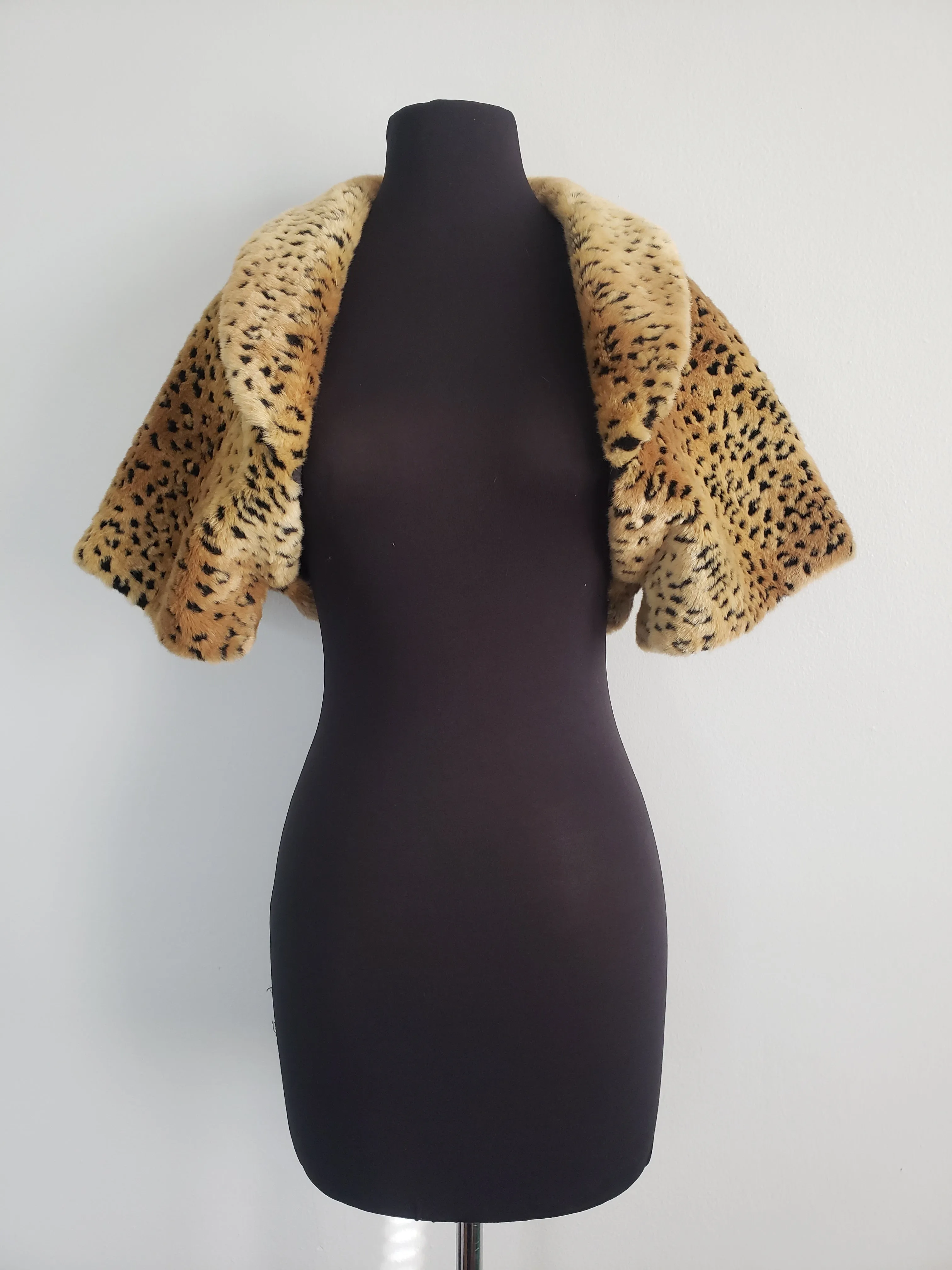 Anita Bolero in Leopard