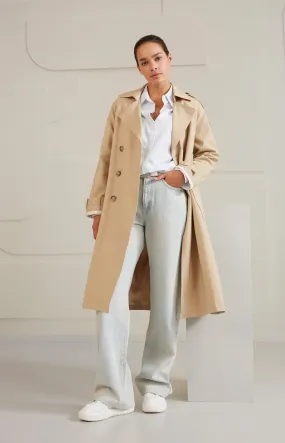 Double breasted trench coat with long sleeves, pockets and belt