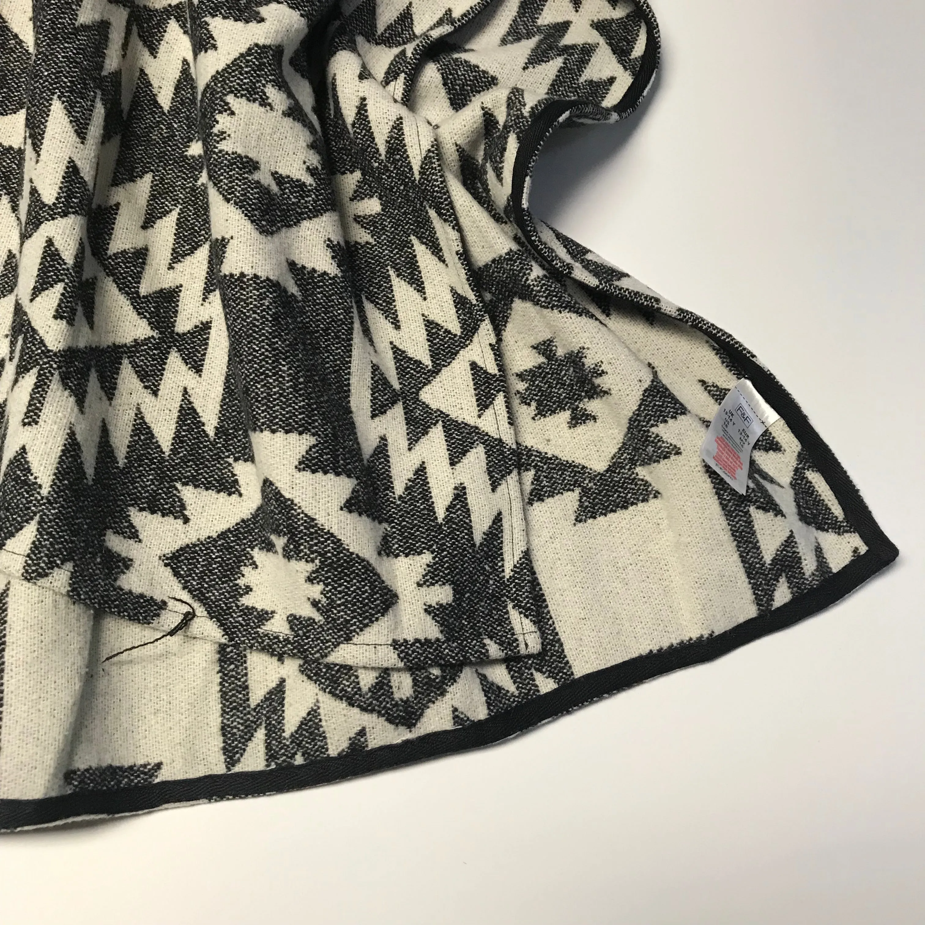 F&F Grey and White Patter Knitted Poncho Age 13