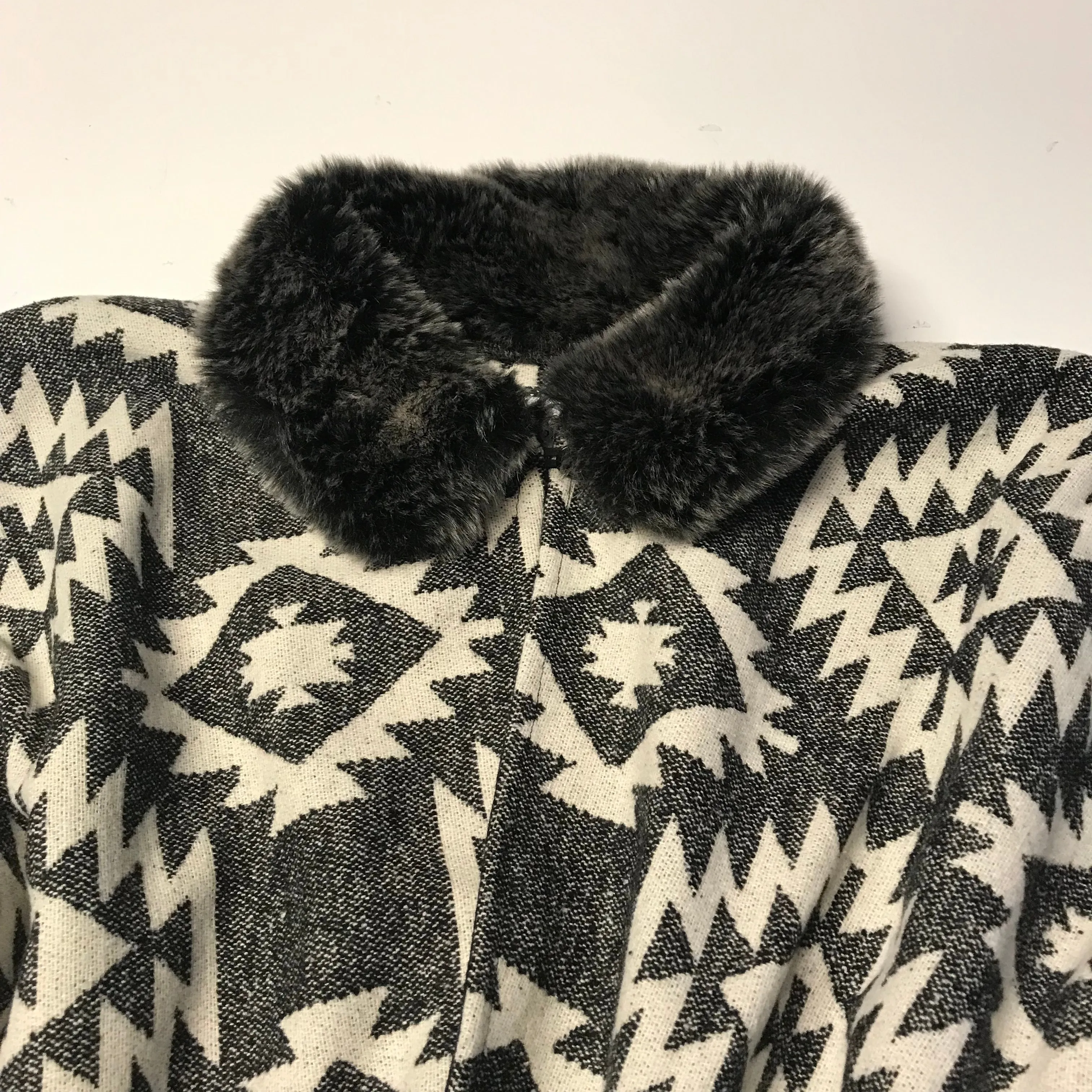 F&F Grey and White Patter Knitted Poncho Age 13