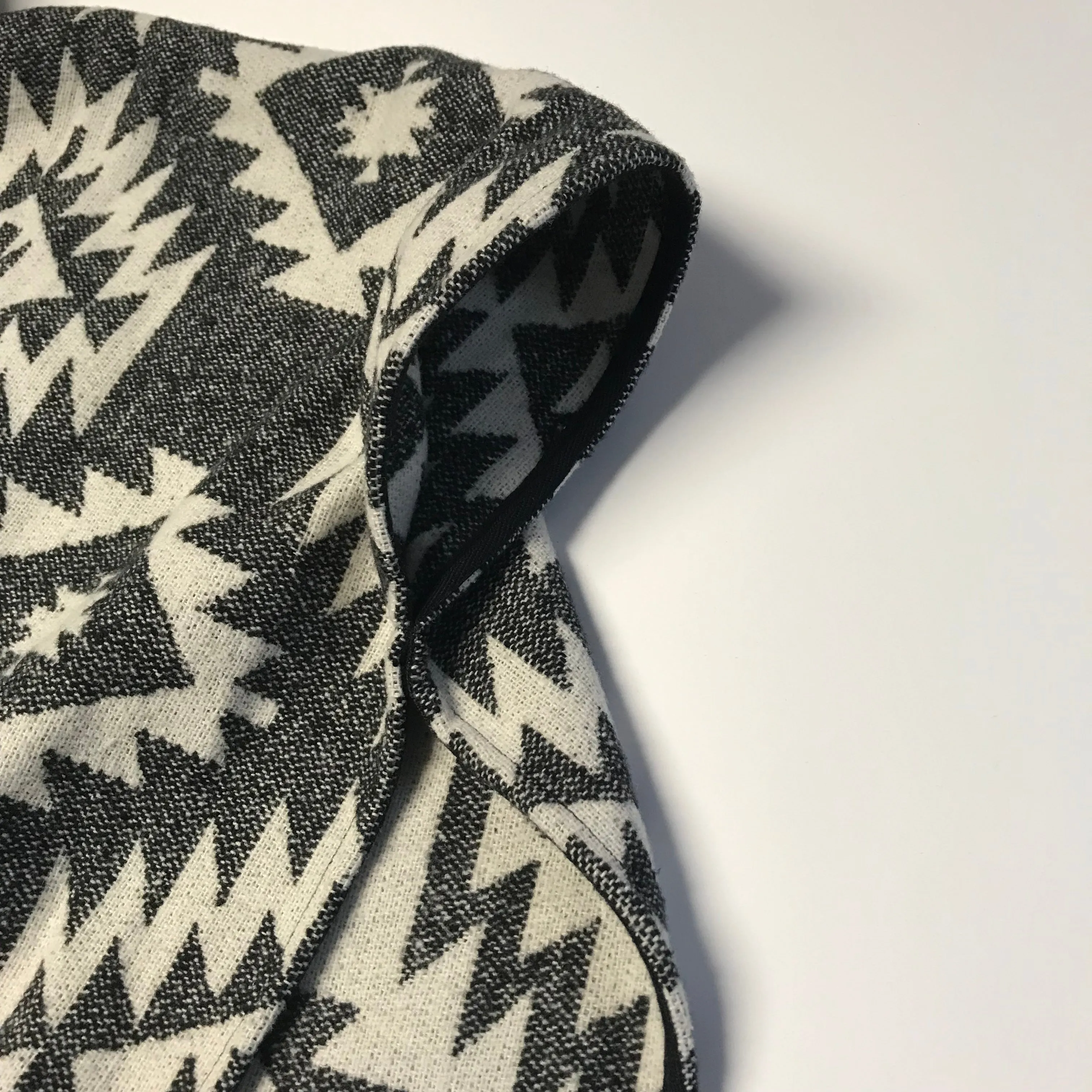 F&F Grey and White Patter Knitted Poncho Age 13