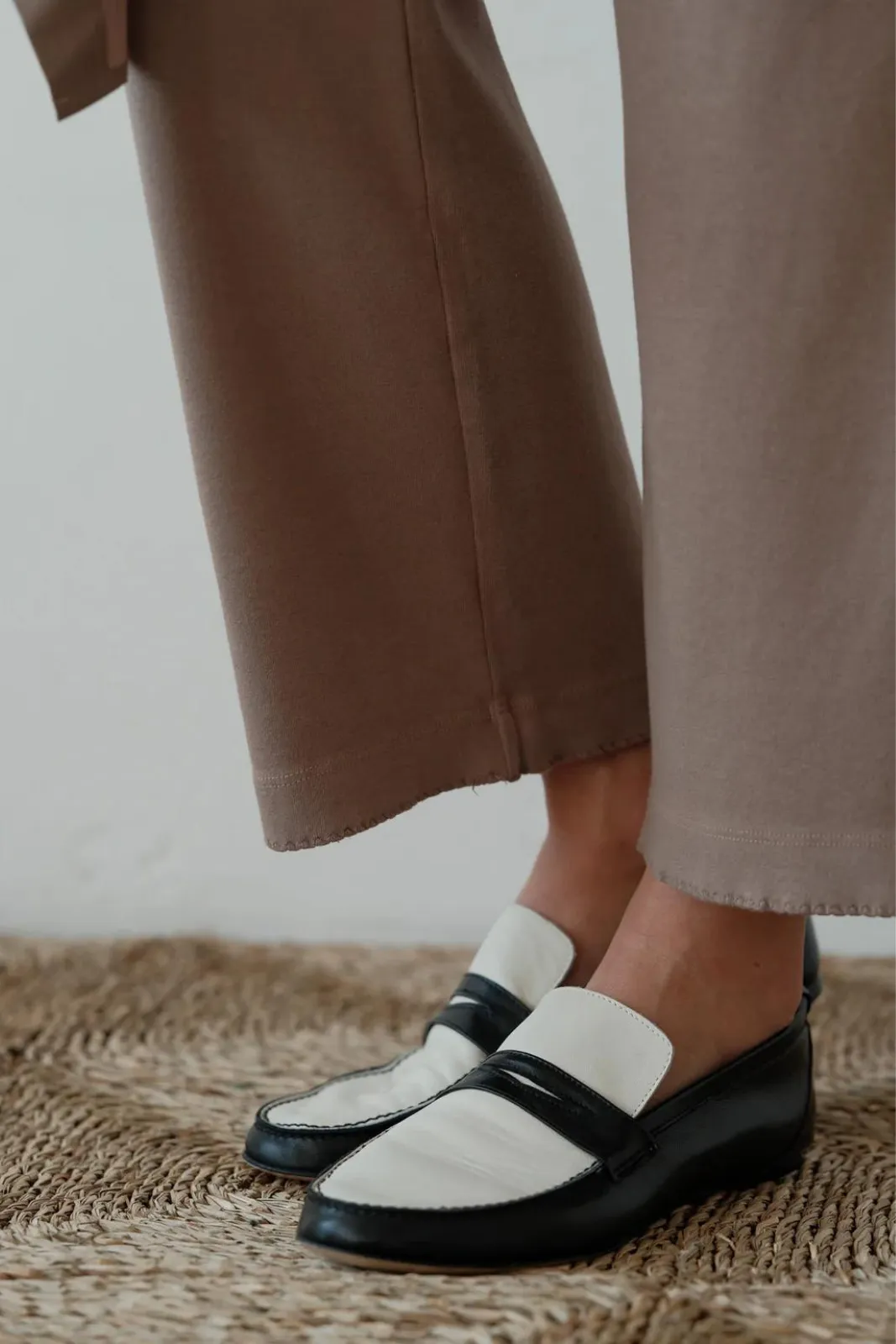 Scallop Cropped Simple Pant, Mushroom