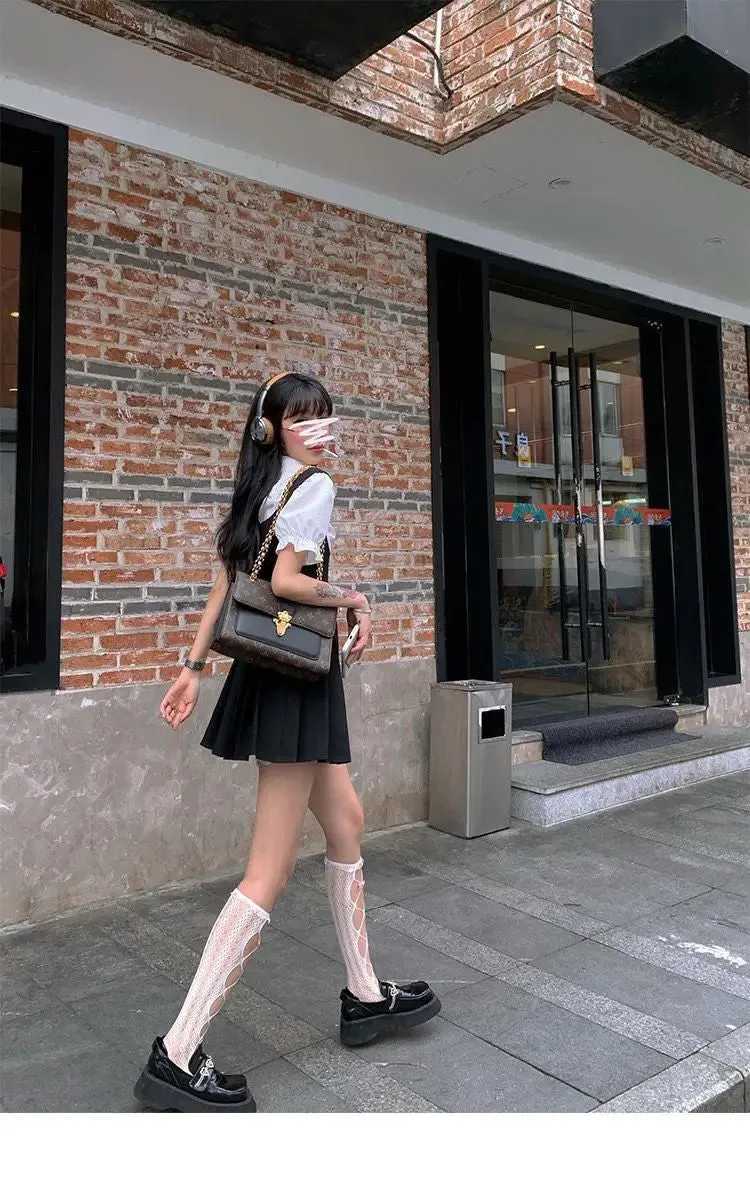 Two-Piece-Set:  Puff-Sleeved Blouse with Tie   Mini Pleated Dress